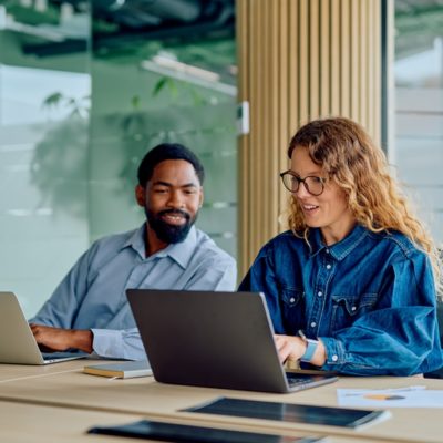 Signaux d&rsquo;achat B2B : D&eacute;tecter les opportunit&eacute;s, cl&eacute; du commercial moderne